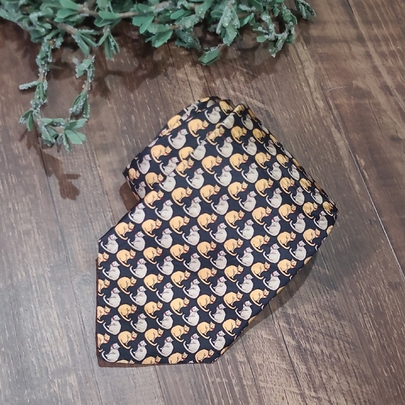 Museum Artifacts Other - Men's Black Silk Tie with Yellow & Cream Cat Pattern